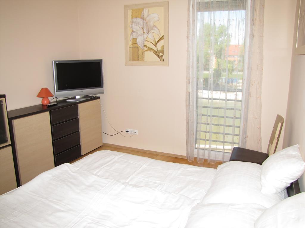 Dunalux Apartman Győr Habitación foto
